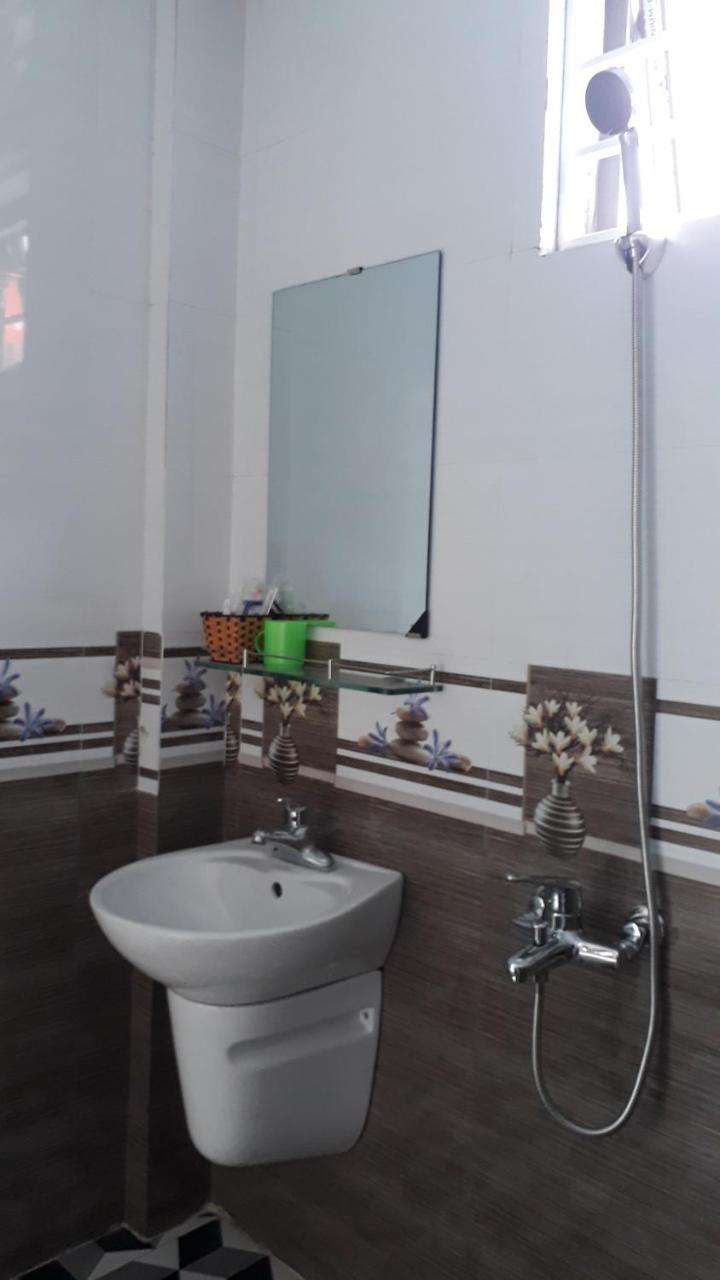 Nhà nghỉ Book Hoan Giap Extérieur photo